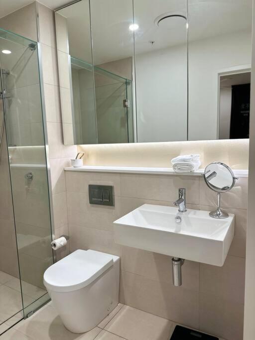 West End Boutique - Private With Pool & Shops Downstairs