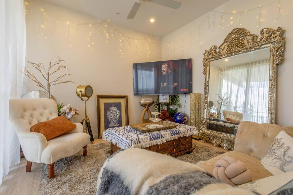Apartment West End Boutique - Private With Pool & Shops Downstairs *