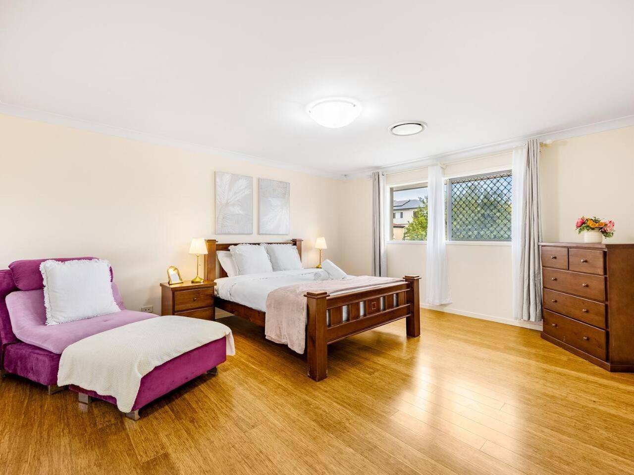 Spacious Located Family House At Sunnybank Brisbane