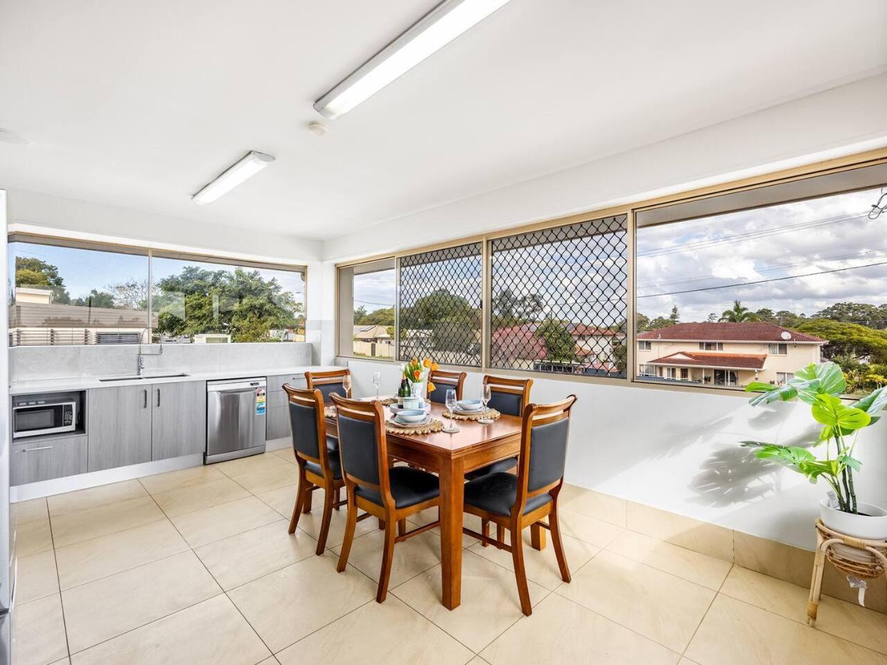 Spacious Located Family House At Sunnybank Holiday home Brisbane