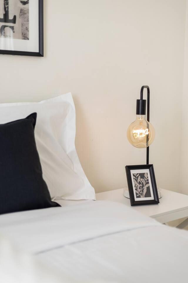 Lovely Tiny At Sunnybank Cbd On Street Parking Holiday home Brisbane
