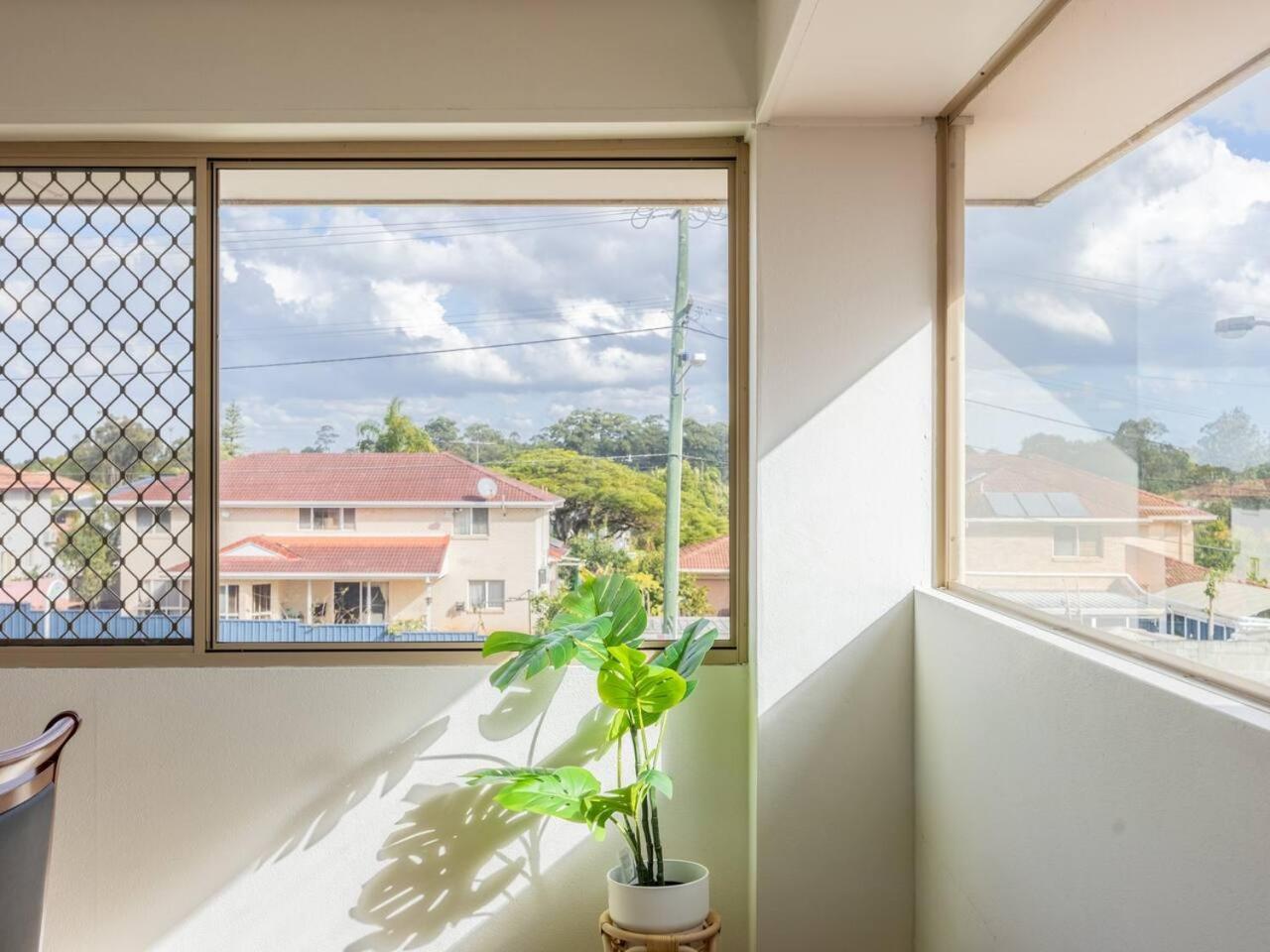 Spacious Located Family House At Sunnybank