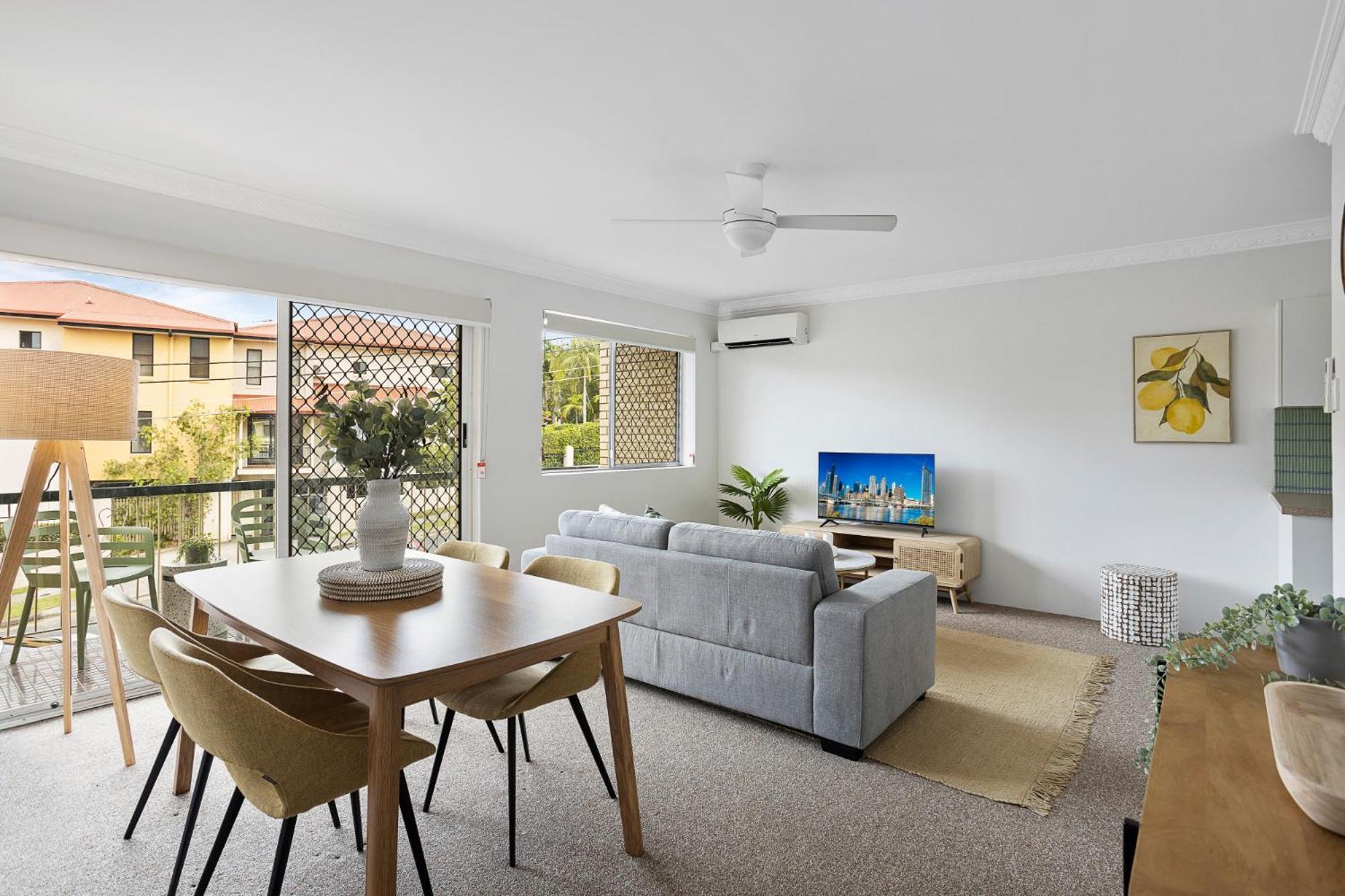 Spacious 2-bed Near Centre Apartment