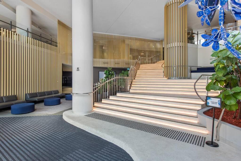 Modern Style 1bed 1bath Balcony Pool Cbd Apartment