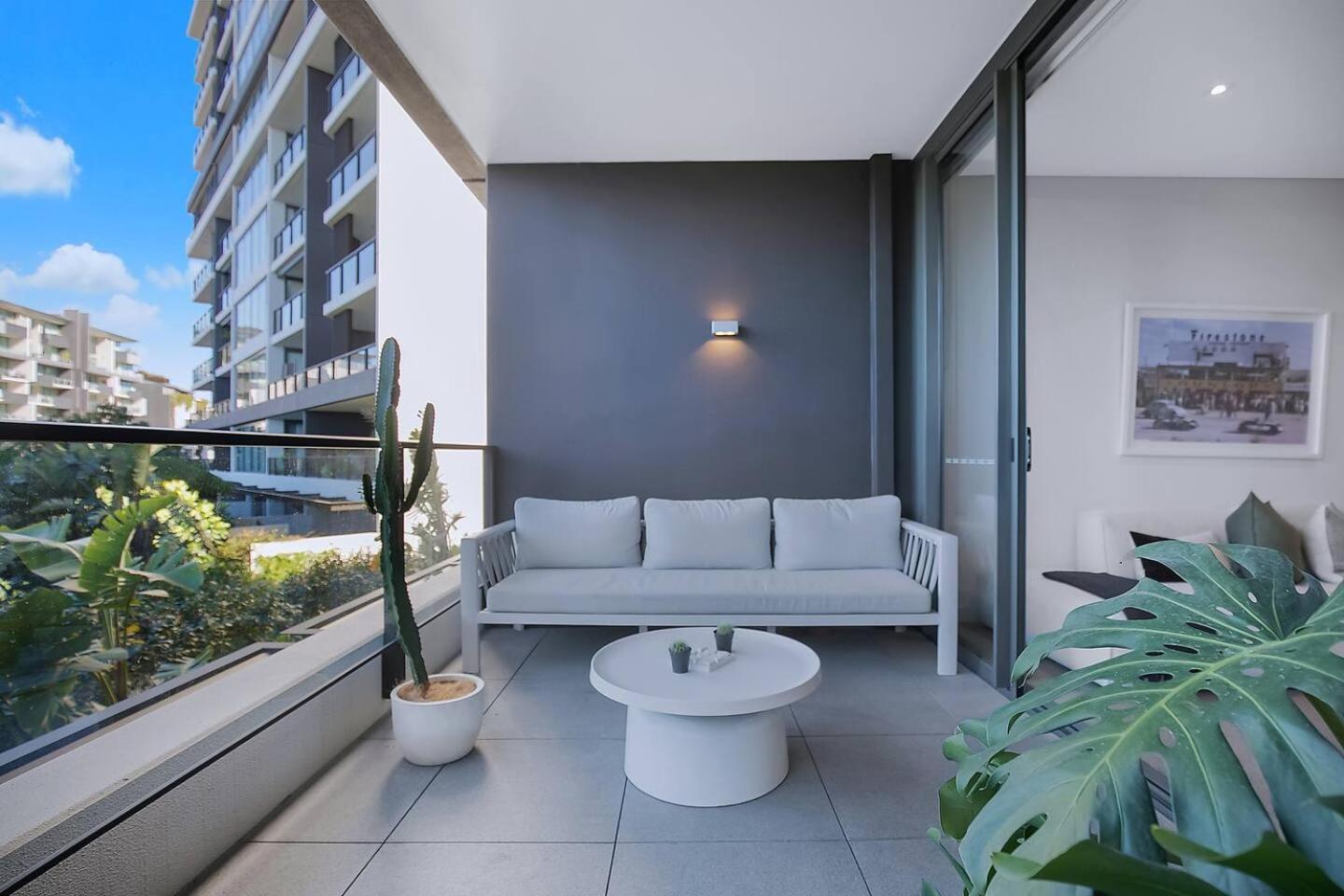 'urban Lushscape' Riverside Retreat In Newstead