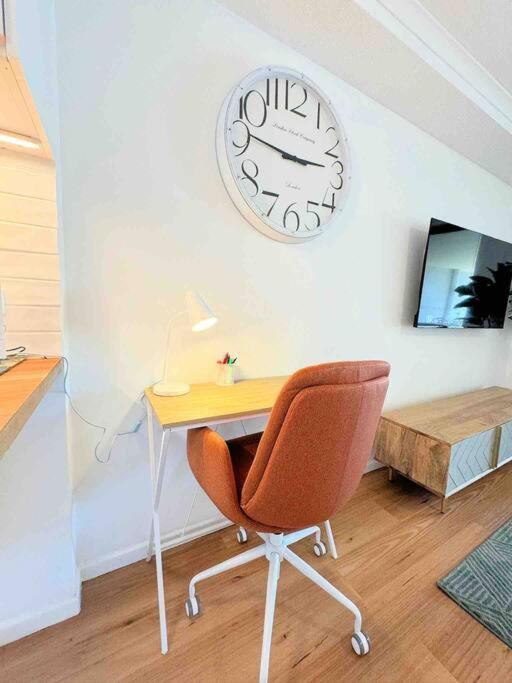 Spacious With Pool & Parking