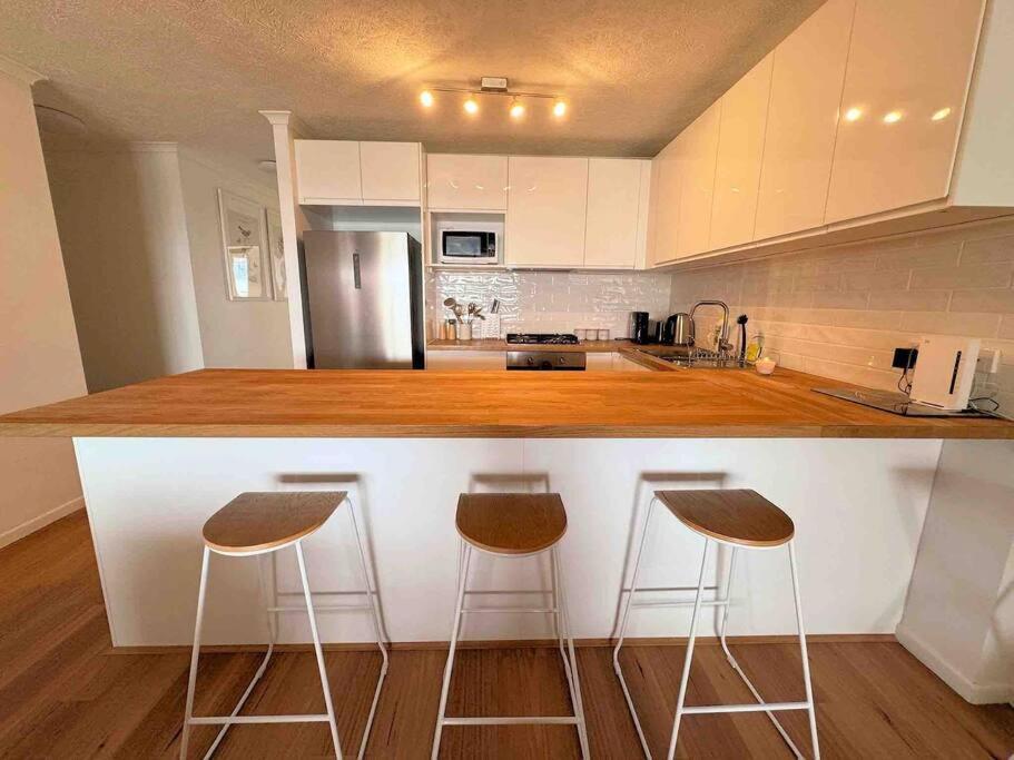 Spacious With Pool & Parking Apartment