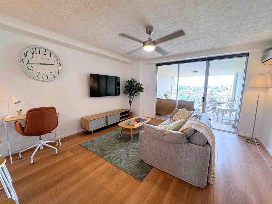 Apartment Spacious With Pool & Parking