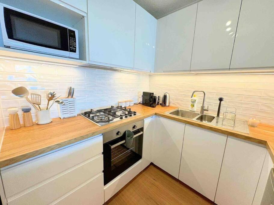 Apartment Spacious With Pool & Parking *