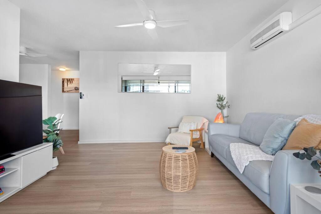 Main Point 1bed 1bath 1car 5 Mins To Cbd Apartment *