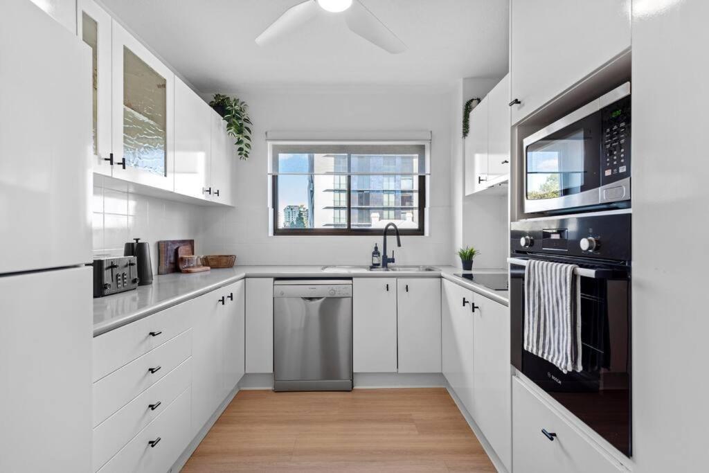 Main Point 1bed 1bath 1car 5 Mins To Cbd Apartment