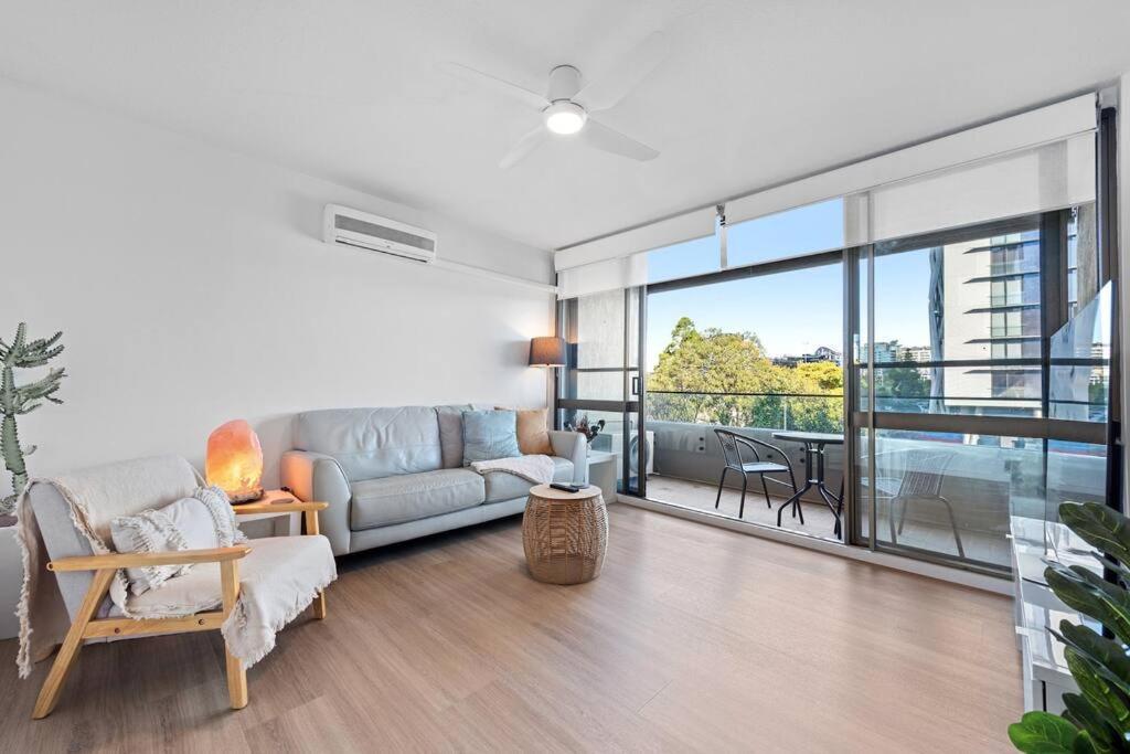 Main Point 1bed 1bath 1car 5 Mins To Cbd Apartment Brisbane