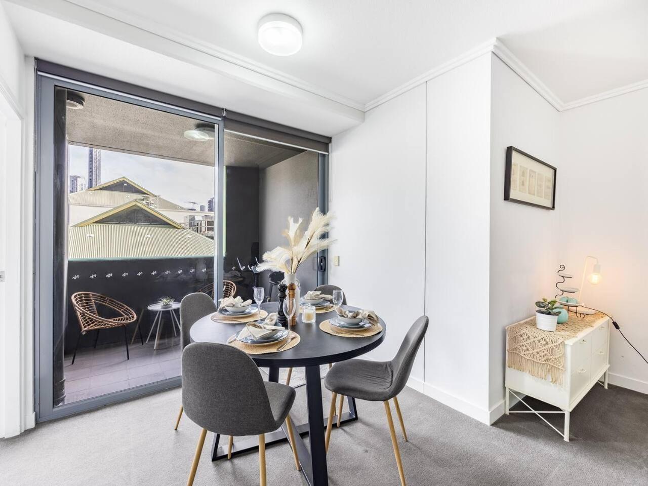 Steps To High End Cafes And Shops Deck N Pool Apartment