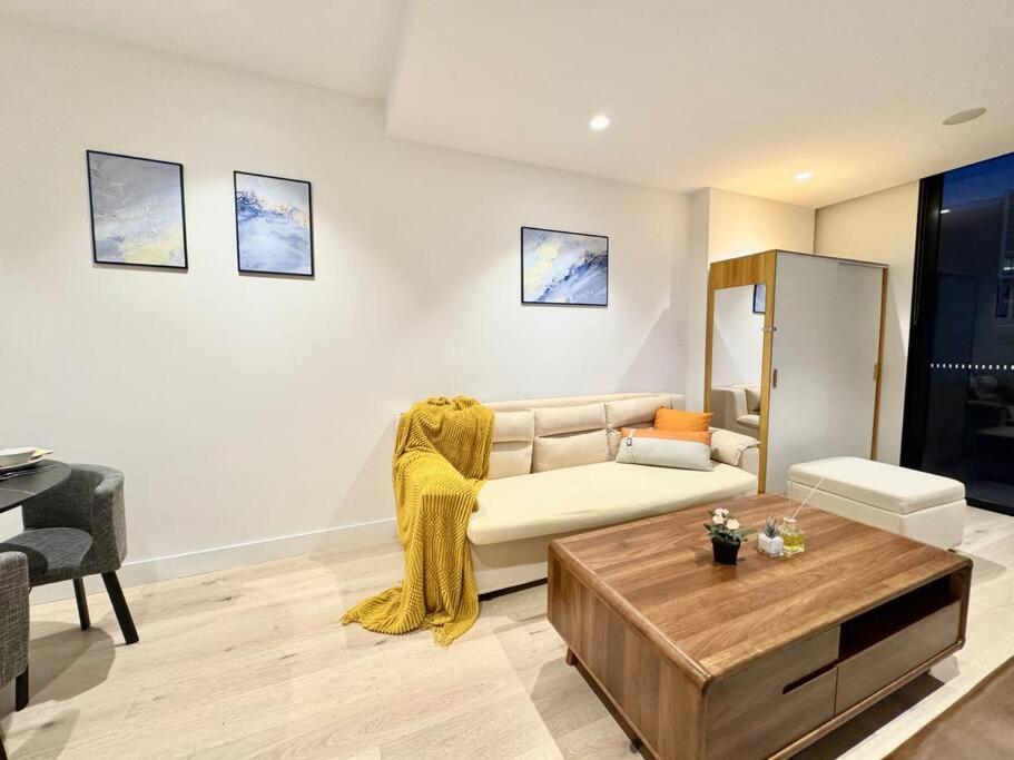 Chic Living 2br At Milton Brisbane