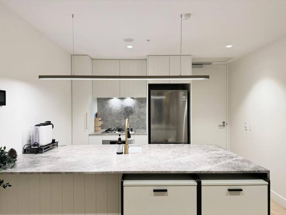 Chic Living 2br At Milton Apartment *
