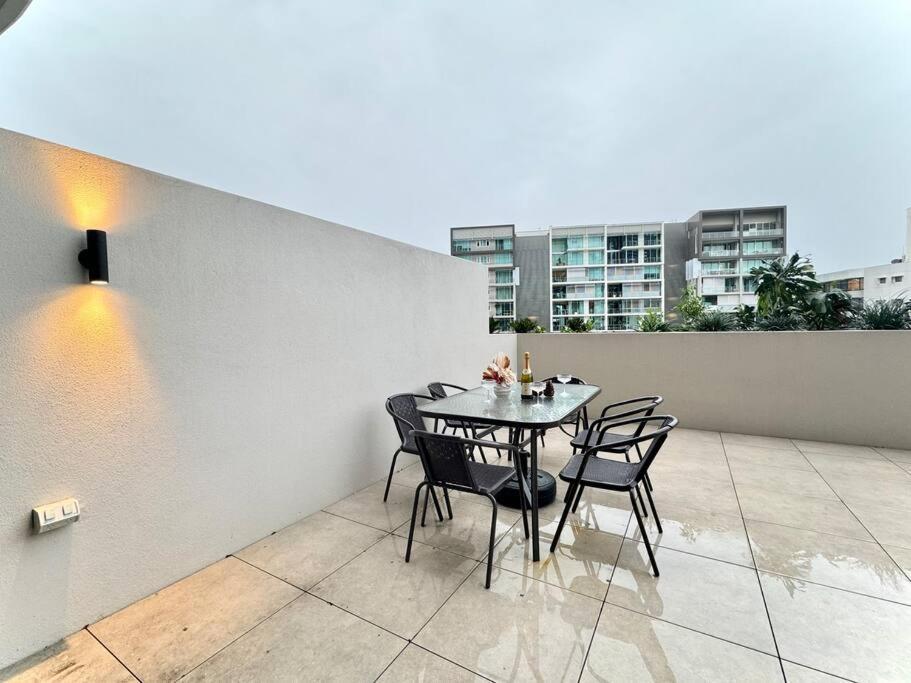 Chic Living 2br At Milton Apartment