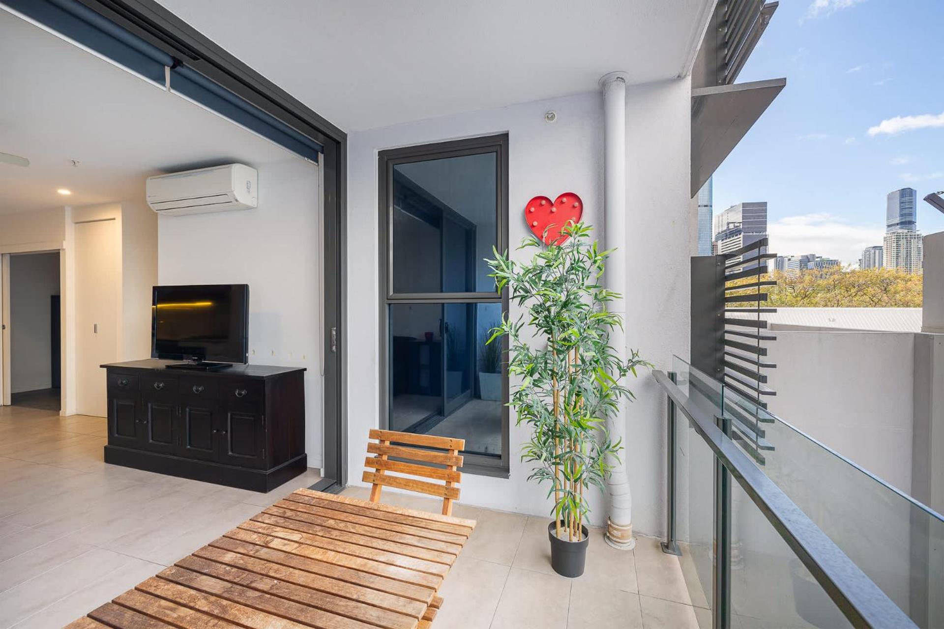 Spacious 2 Bedroom In Brisbane