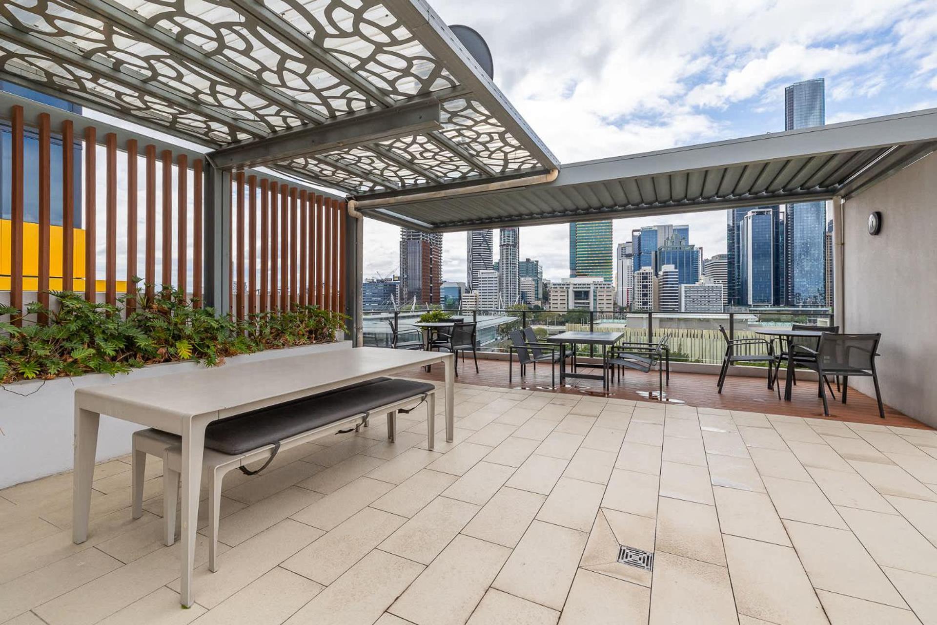 Spacious 2 Bedroom In *