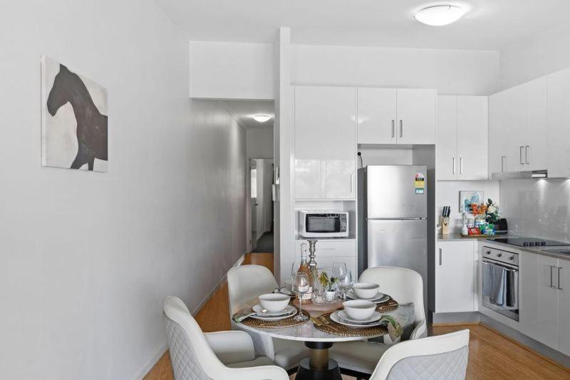 Modern In The Heart Of Norman Park * Brisbane