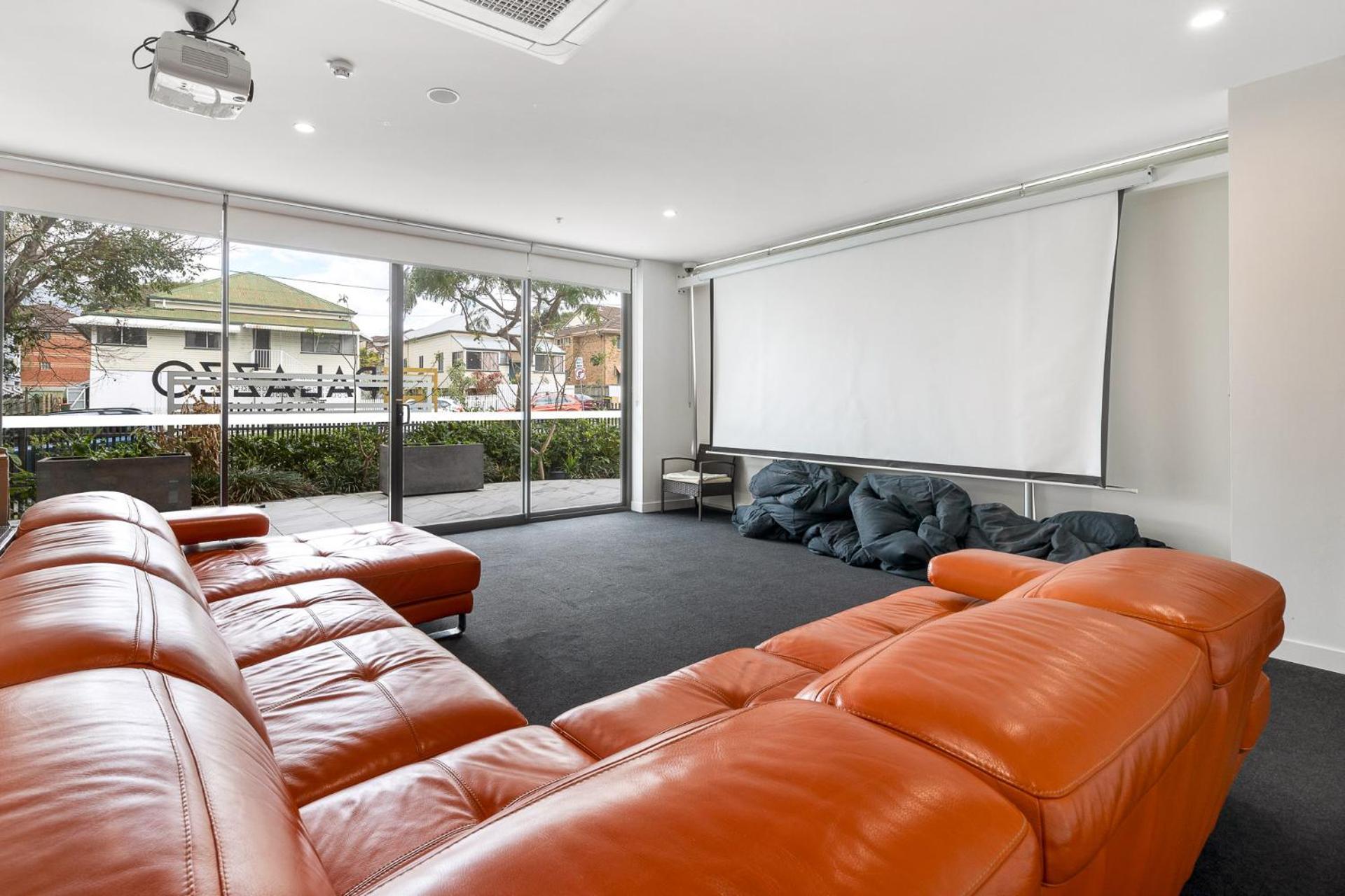 Spacious 2 Bedroom In Woolloongabba Apartment