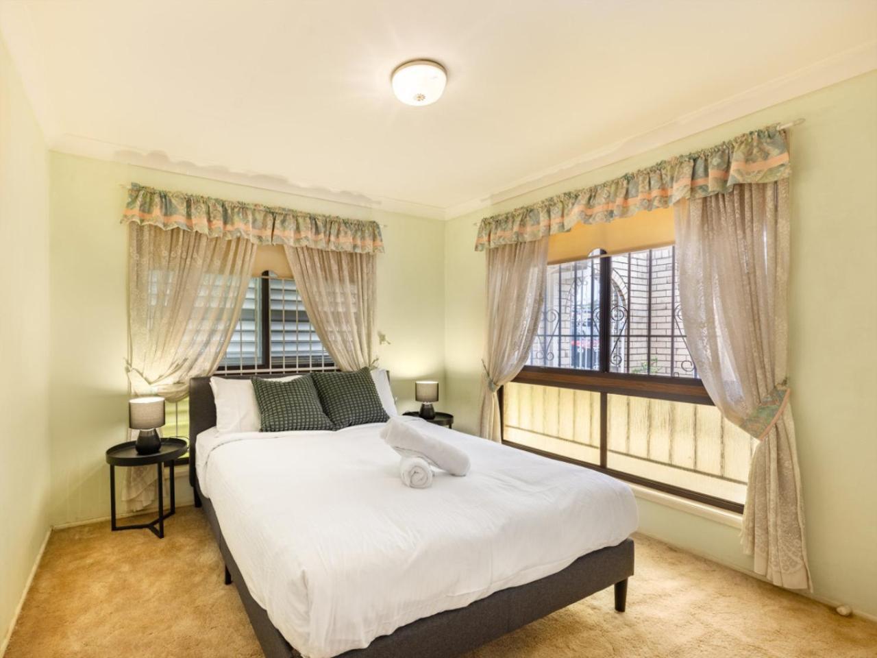 Steps From Mall Super Convenient 3br Cozy House Brisbane