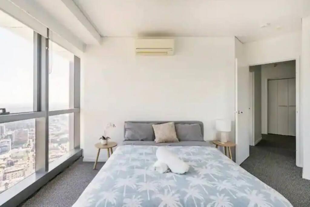 Meriton Soleil Above The Clouds - Central Lv 56 Sky With Story Bridge Views & Free Onsite Carpark *