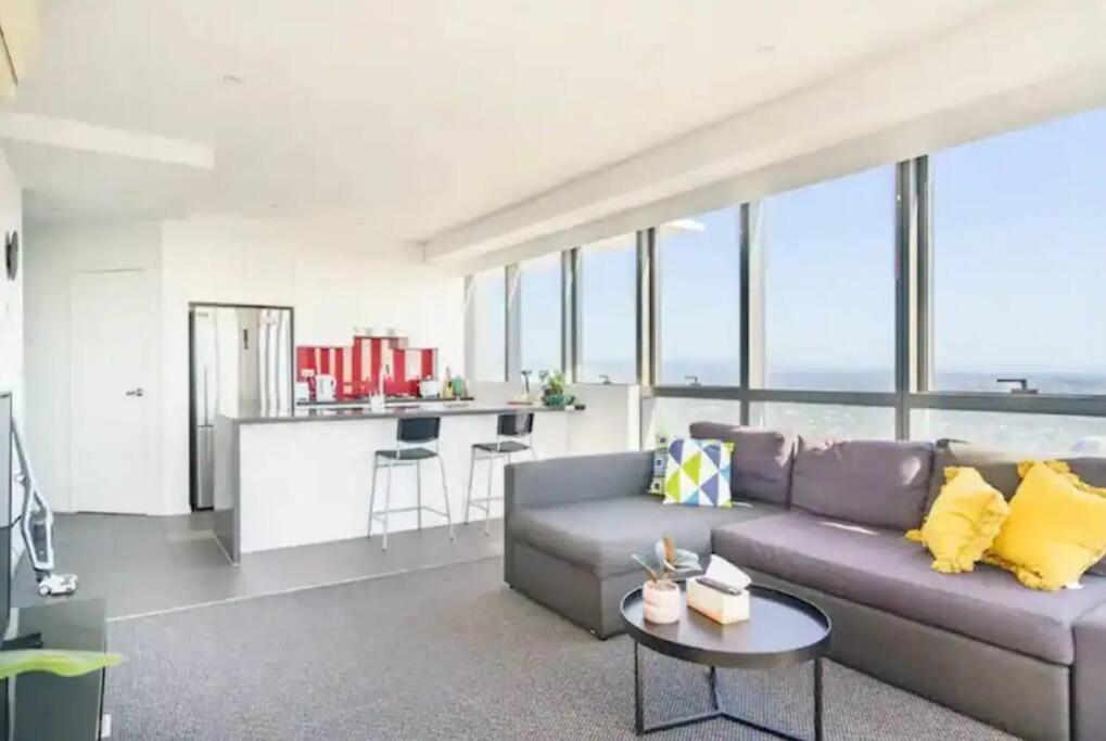 Meriton Soleil Above The Clouds - Central Lv 56 Sky With Story Bridge Views & Free Onsite Carpark *