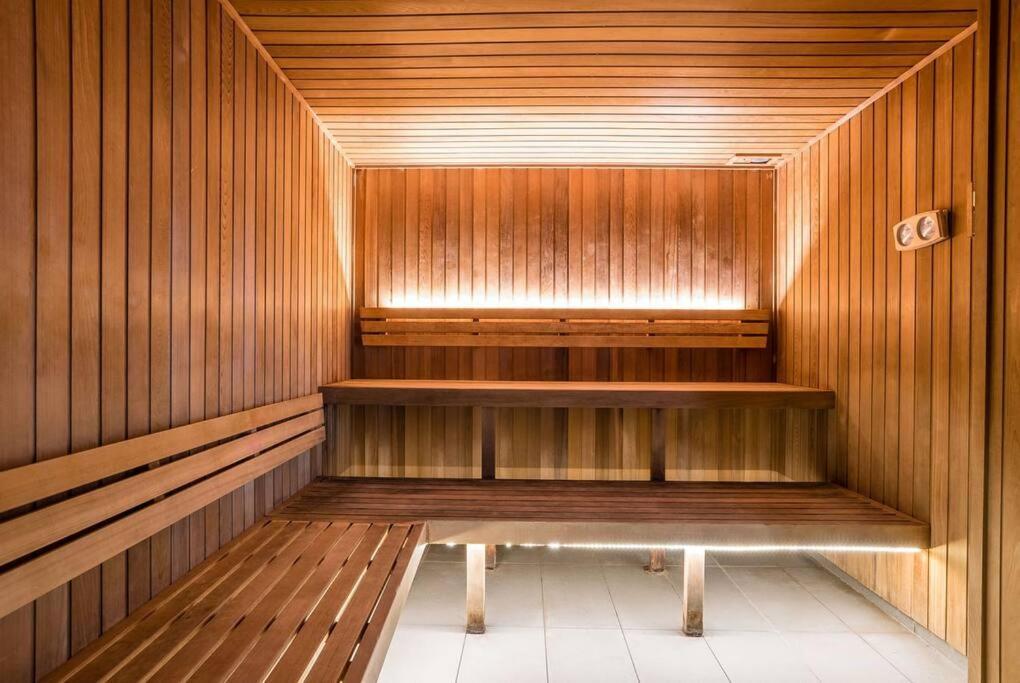 Apartment Convenient One-bedroom In Area