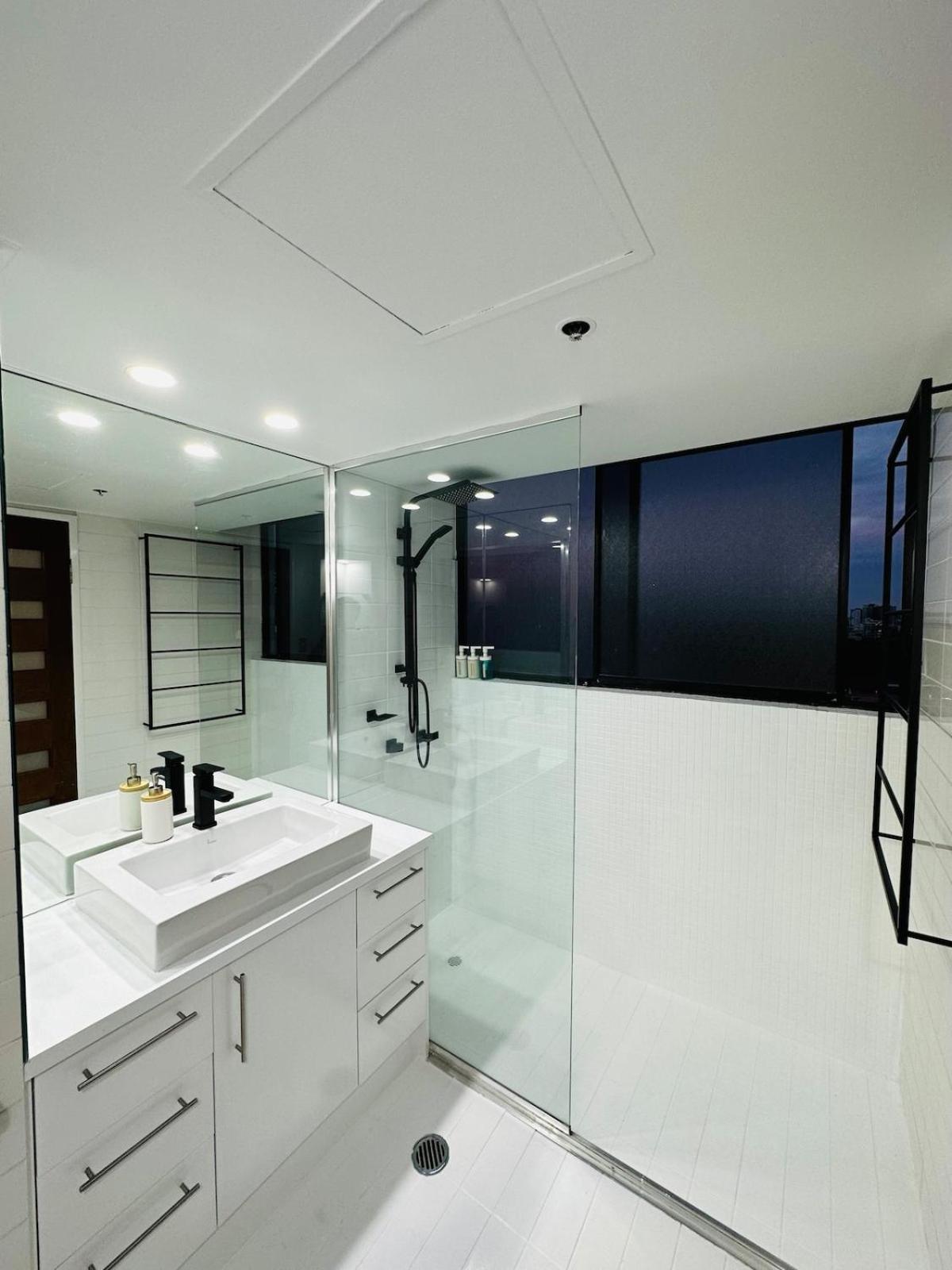 Cbd High Rise River Citywalk Freeparking Wi-fi Apartment *
