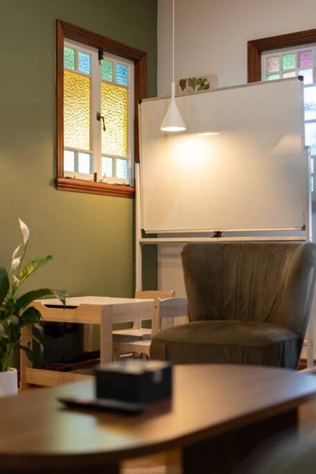 Holiday home House Of Fairy Wren -charming Queenslander Mins Drive To Cbd And Gabba Stadium! *