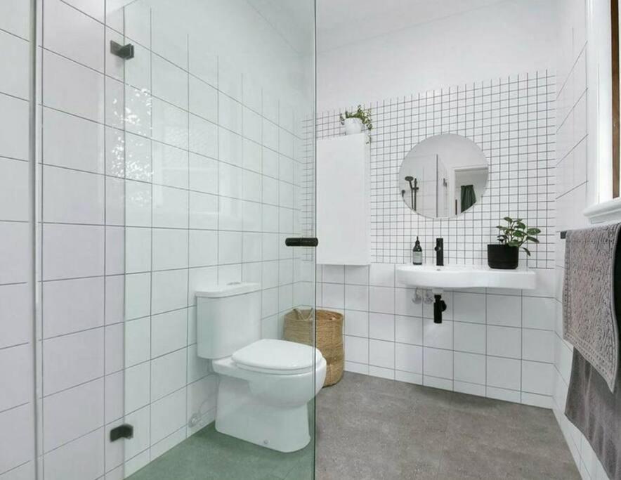 House Of Fairy Wren -charming Queenslander Mins Drive To Cbd And Gabba Stadium!