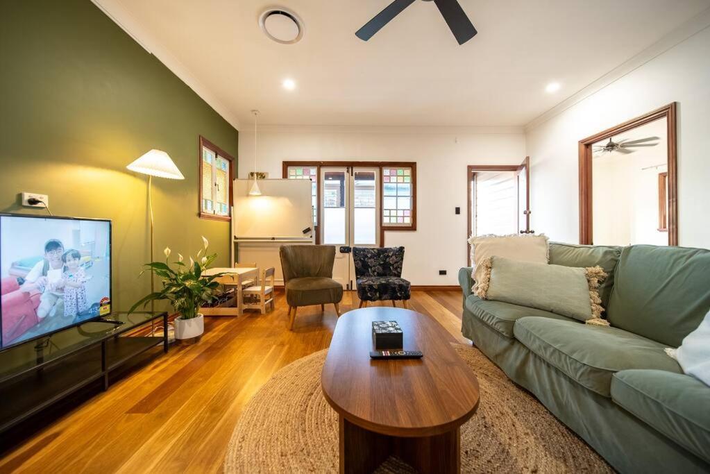 House Of Fairy Wren -charming Queenslander Mins Drive To Cbd And Gabba Stadium! * Brisbane