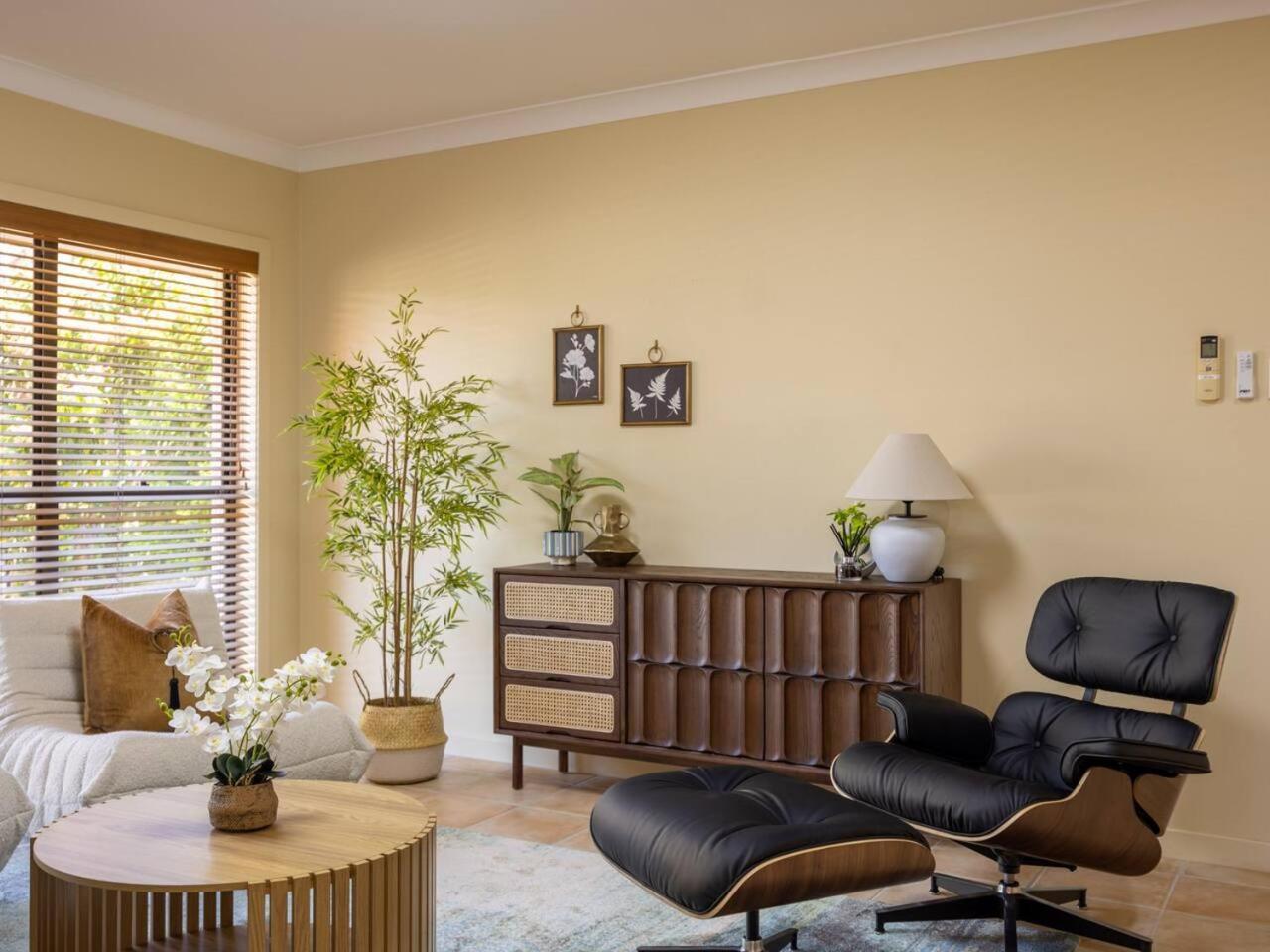 Holiday home Bauhaus Design 5 Bedrooms At Carindale Brisbane