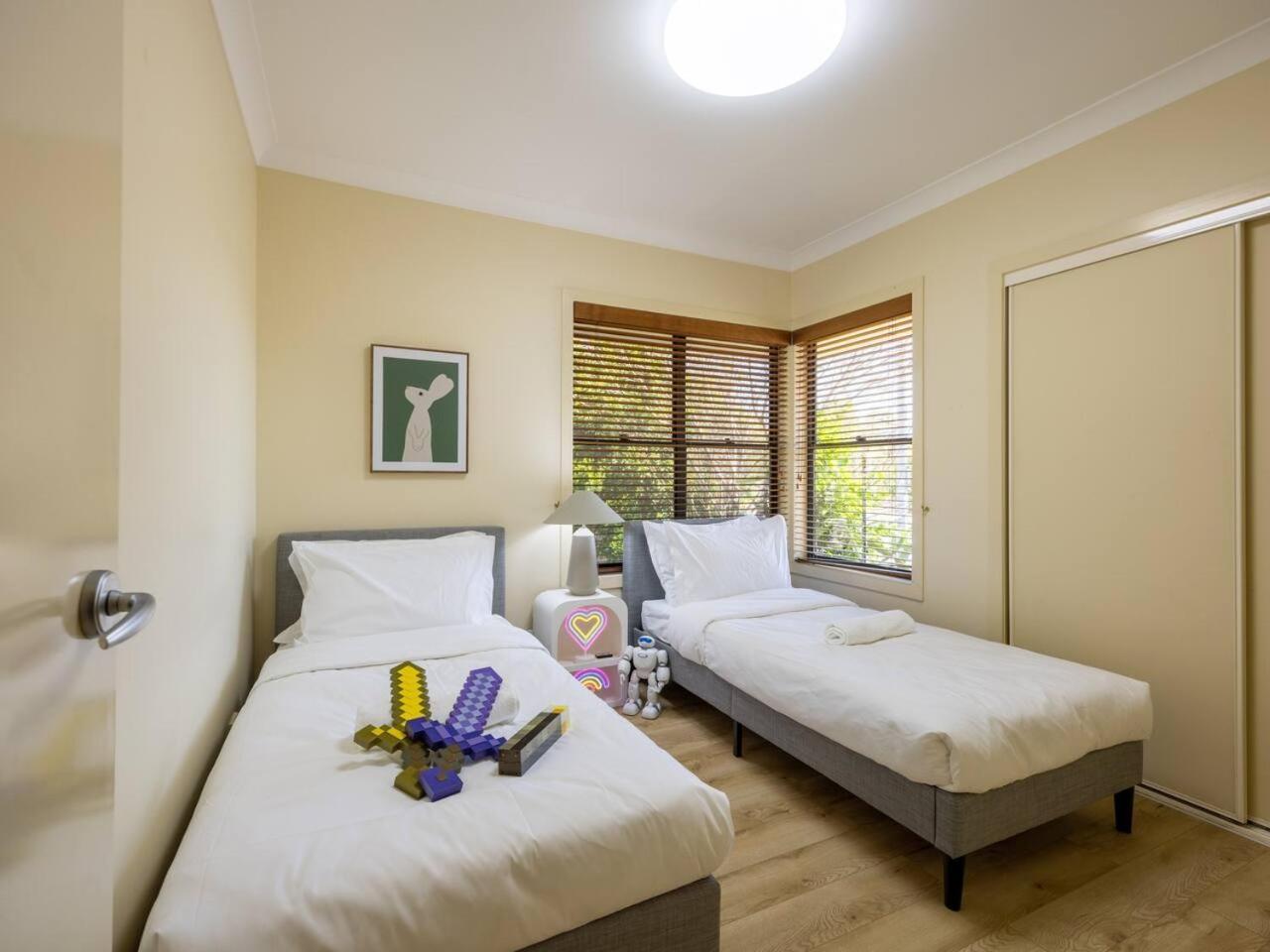 Holiday home Bauhaus Design 5 Bedrooms At Carindale