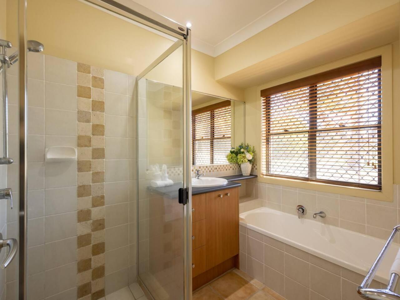 Bauhaus Design 5 Bedrooms At Carindale