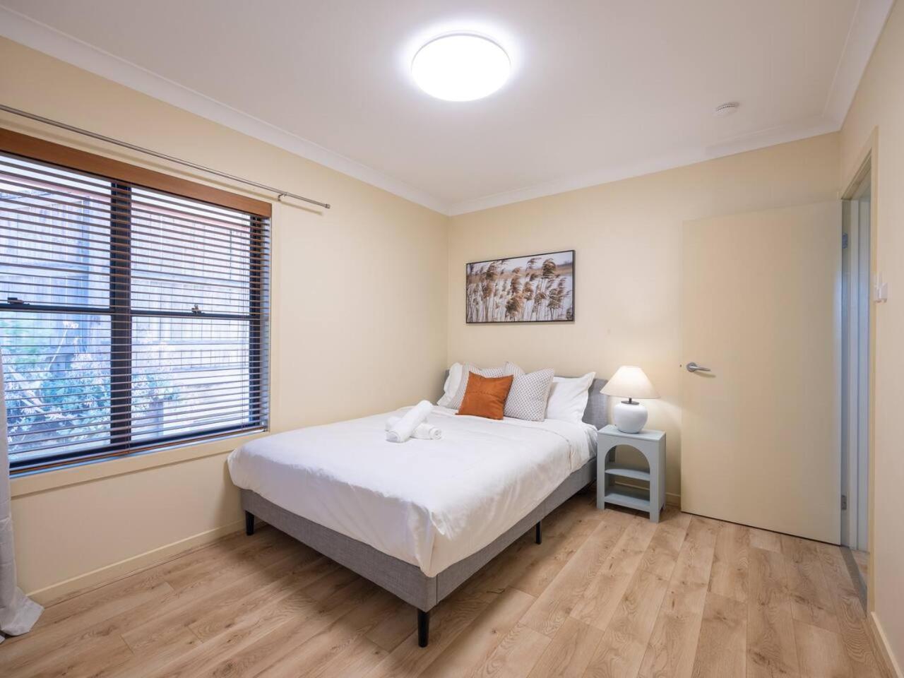 Bauhaus Design 5 Bedrooms At Carindale