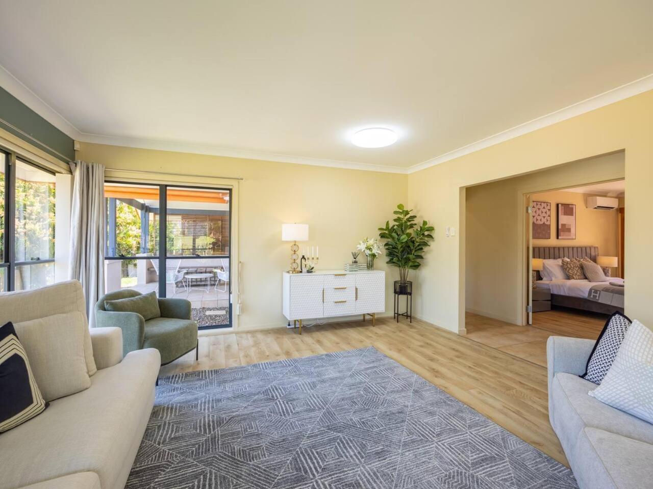 Bauhaus Design 5 Bedrooms At Carindale Brisbane