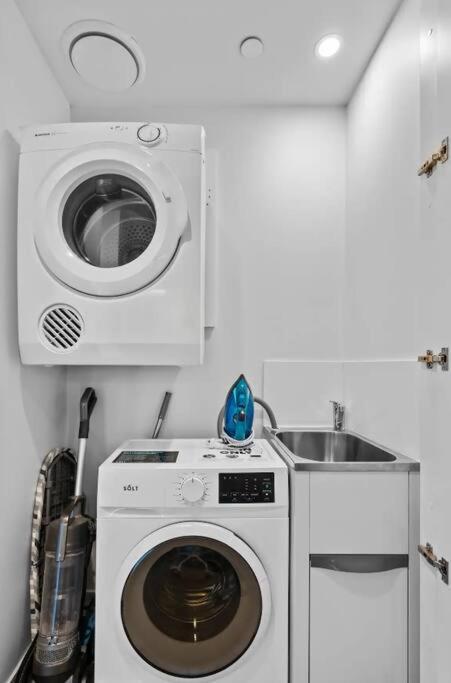 Elegant Urban Hideaway - Private Luxury Residential Apartment, Walk To South Bank & Free Carpark Apartment Brisbane