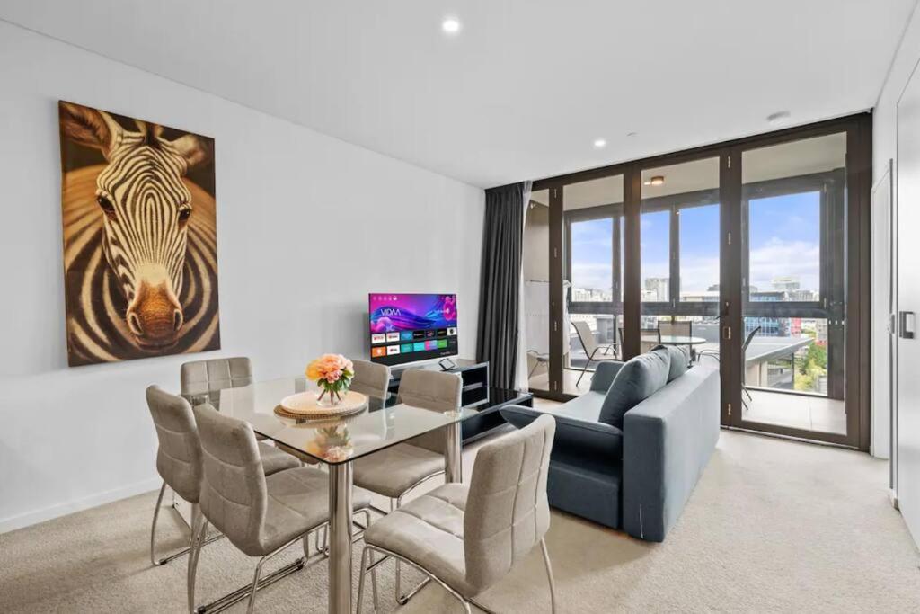 Apartment Elegant Urban Hideaway - Private Luxury Residential Apartment, Walk To South Bank & Free Carpark Brisbane