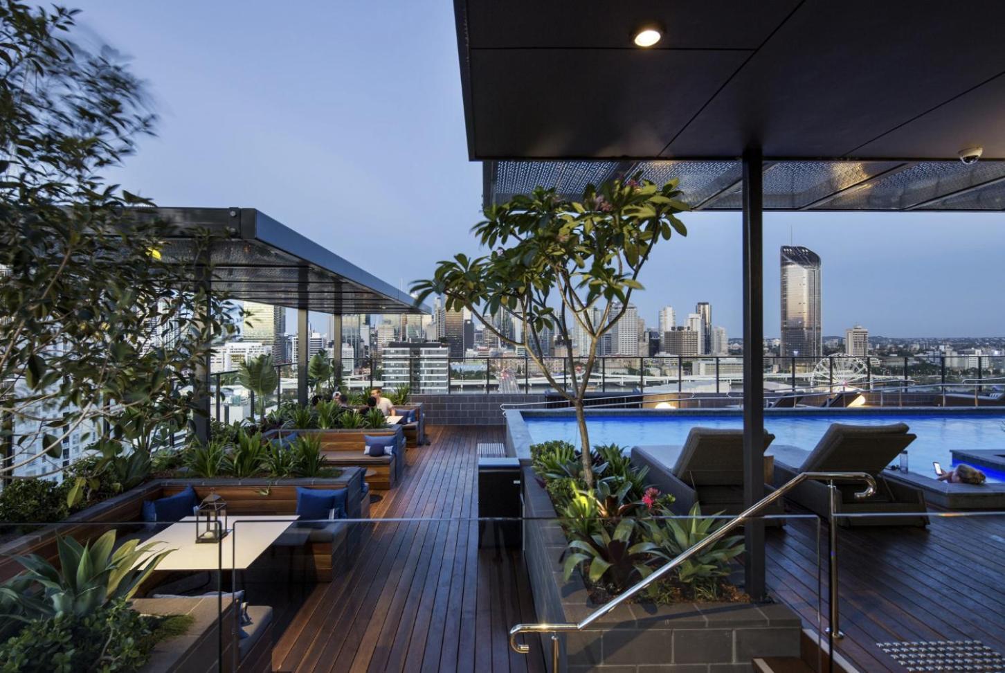 Elegant Urban Hideaway - Private Luxury Residential Apartment, Walk To South Bank & Free Carpark Apartment