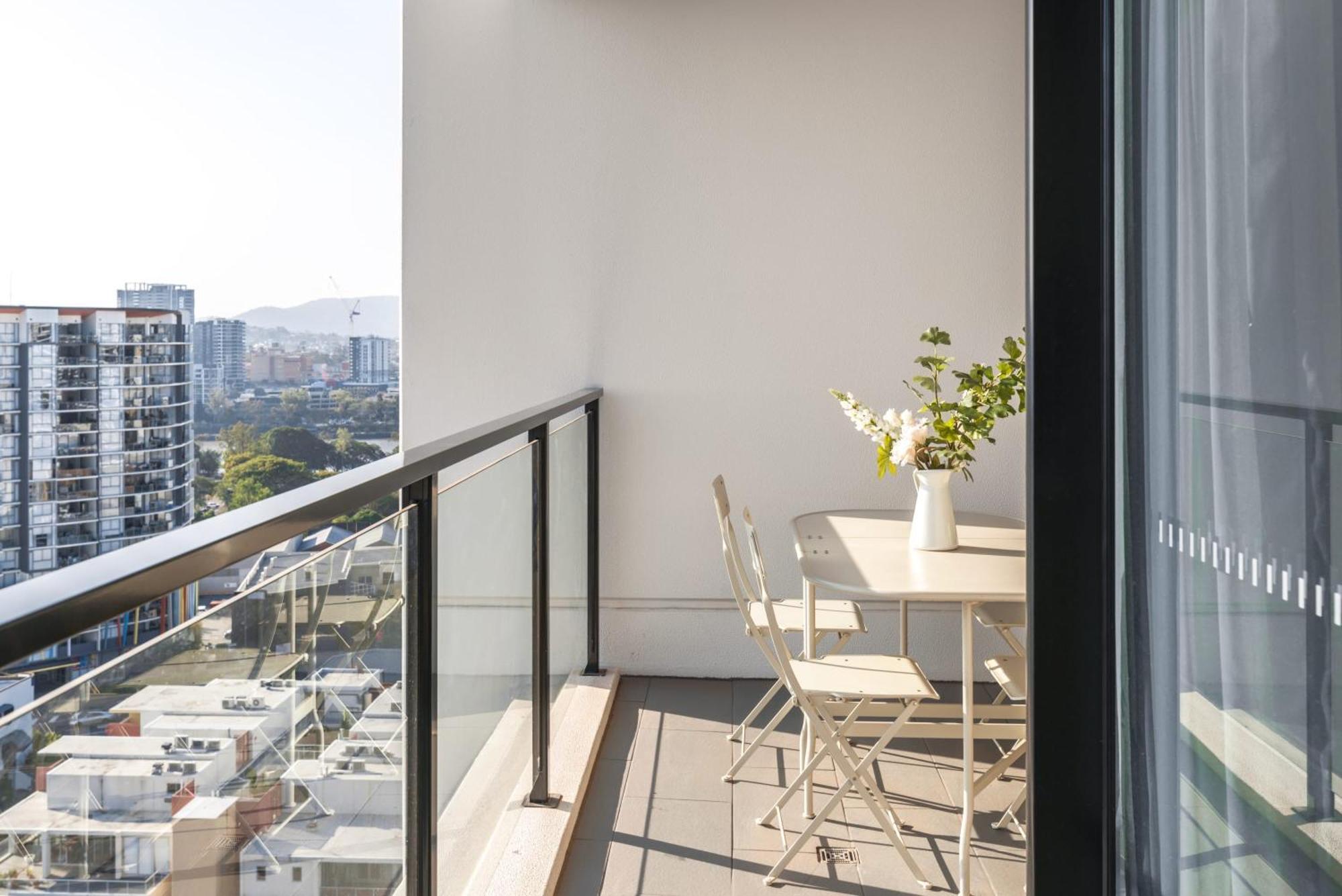 Apartment Perfect Location W Roof Pool Gym