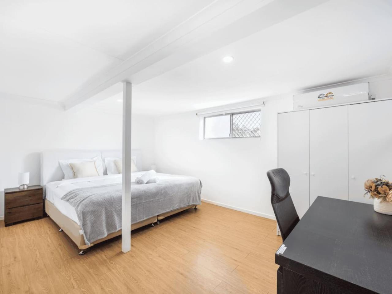 Apartment 1 Bedroom Unit Near Highway Transports N Shops *