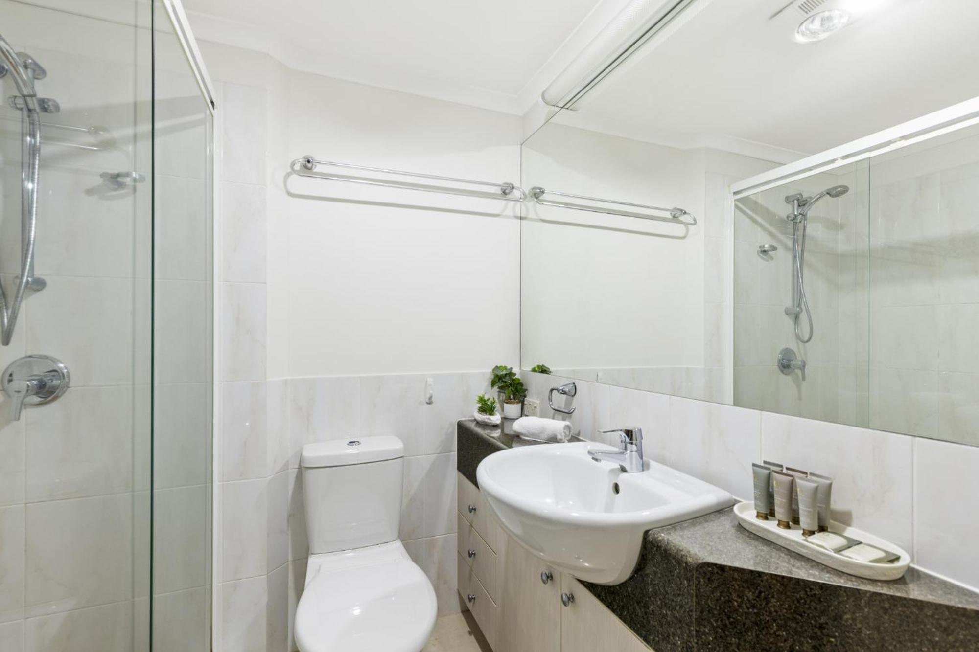 2-bed Urban Haven With Parking And Balcony * Brisbane