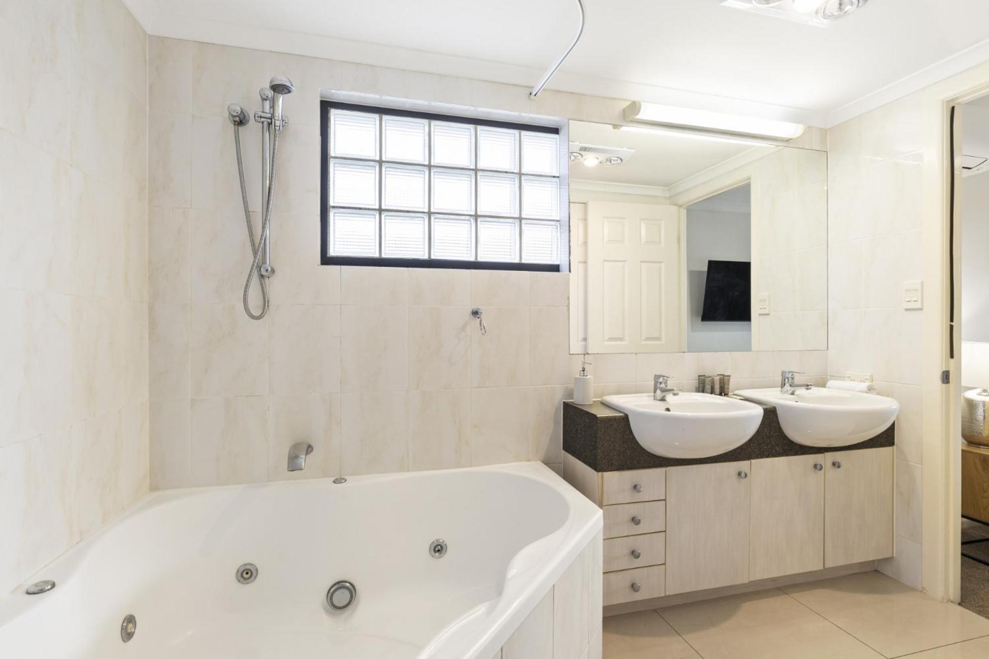 2-bed Urban Haven With Parking And Balcony Apartment