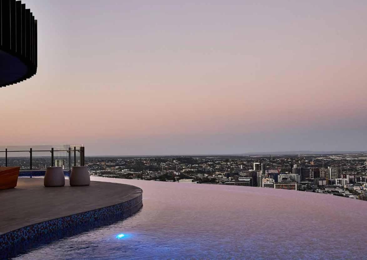 Rooftop Pool Stunning Queen Street Apartment *