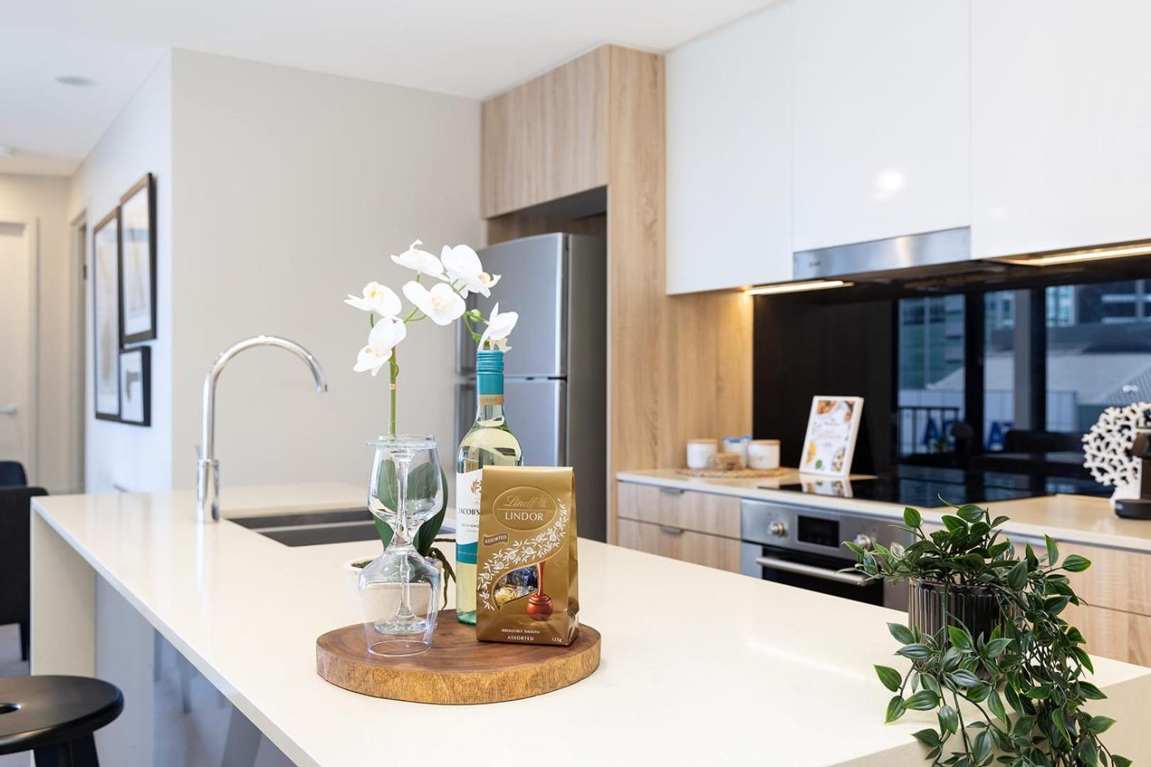 Rooftop Pool Stunning Queen Street Apartment