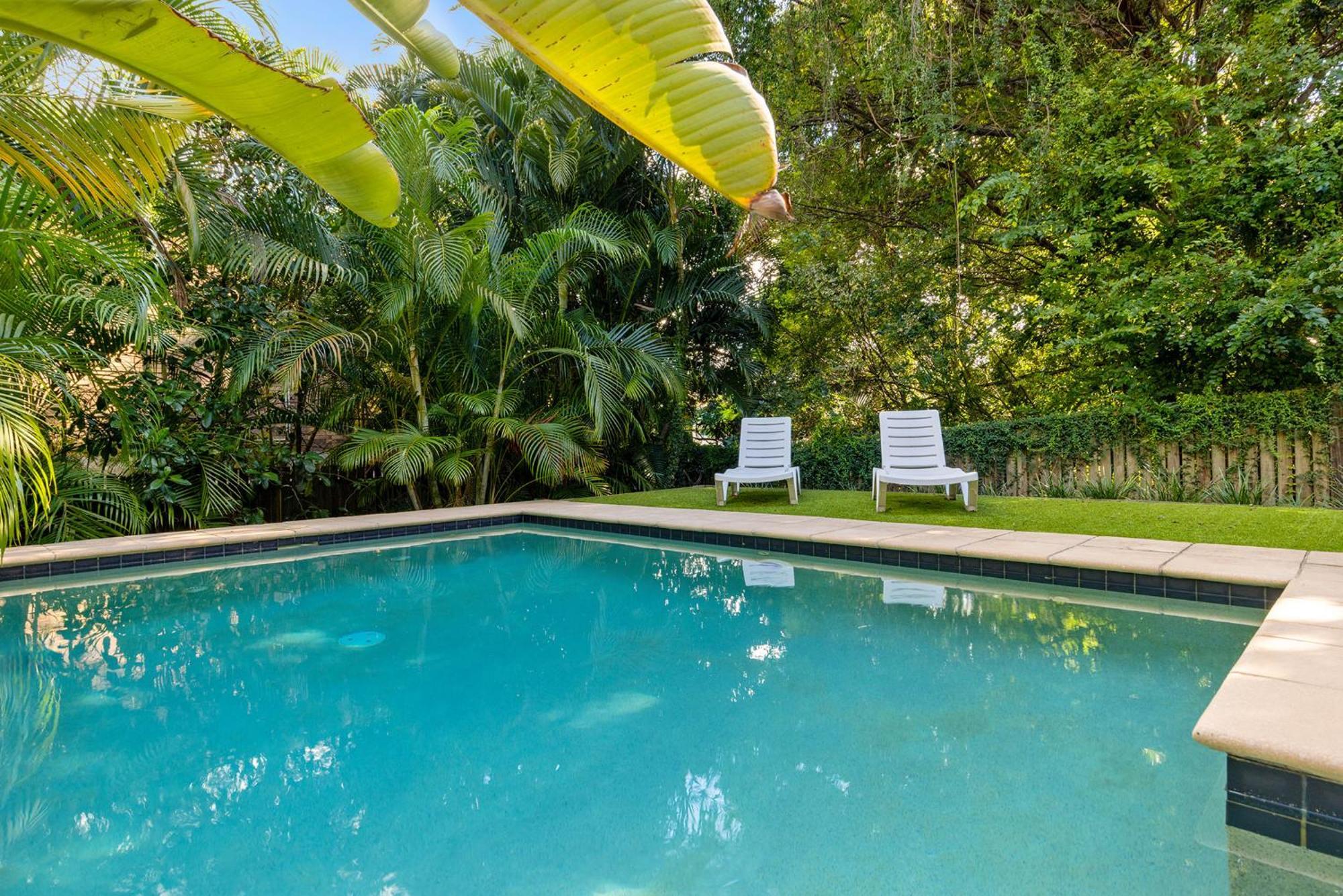 Large Family Pool In Taringa 6km To Cbd Pets *