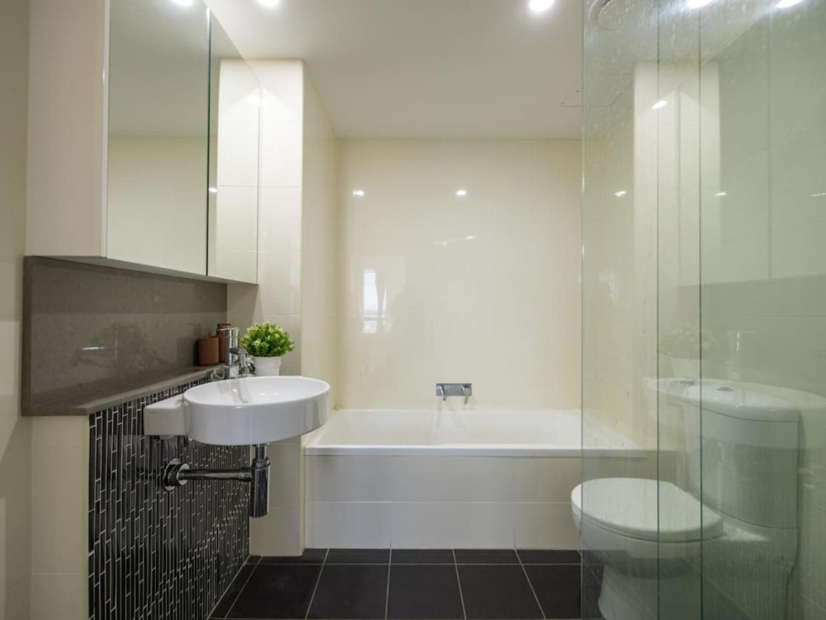 Luxury 3br Stunning Skyline-river-view At Cbd Apartment