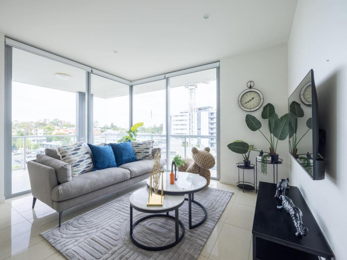 Modern 3br Riverside W Parking Near Shops And Park