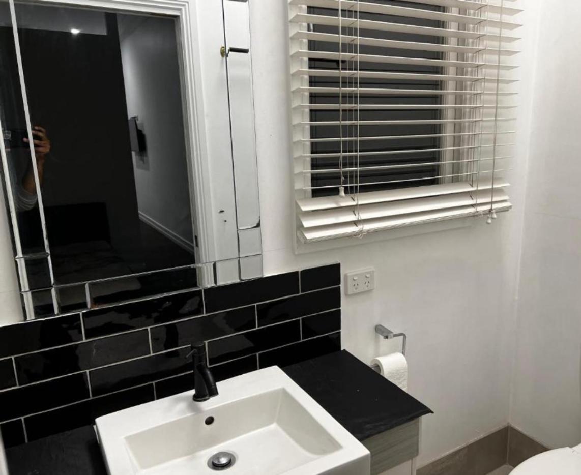 Palm Hamilton Backpacker * Brisbane